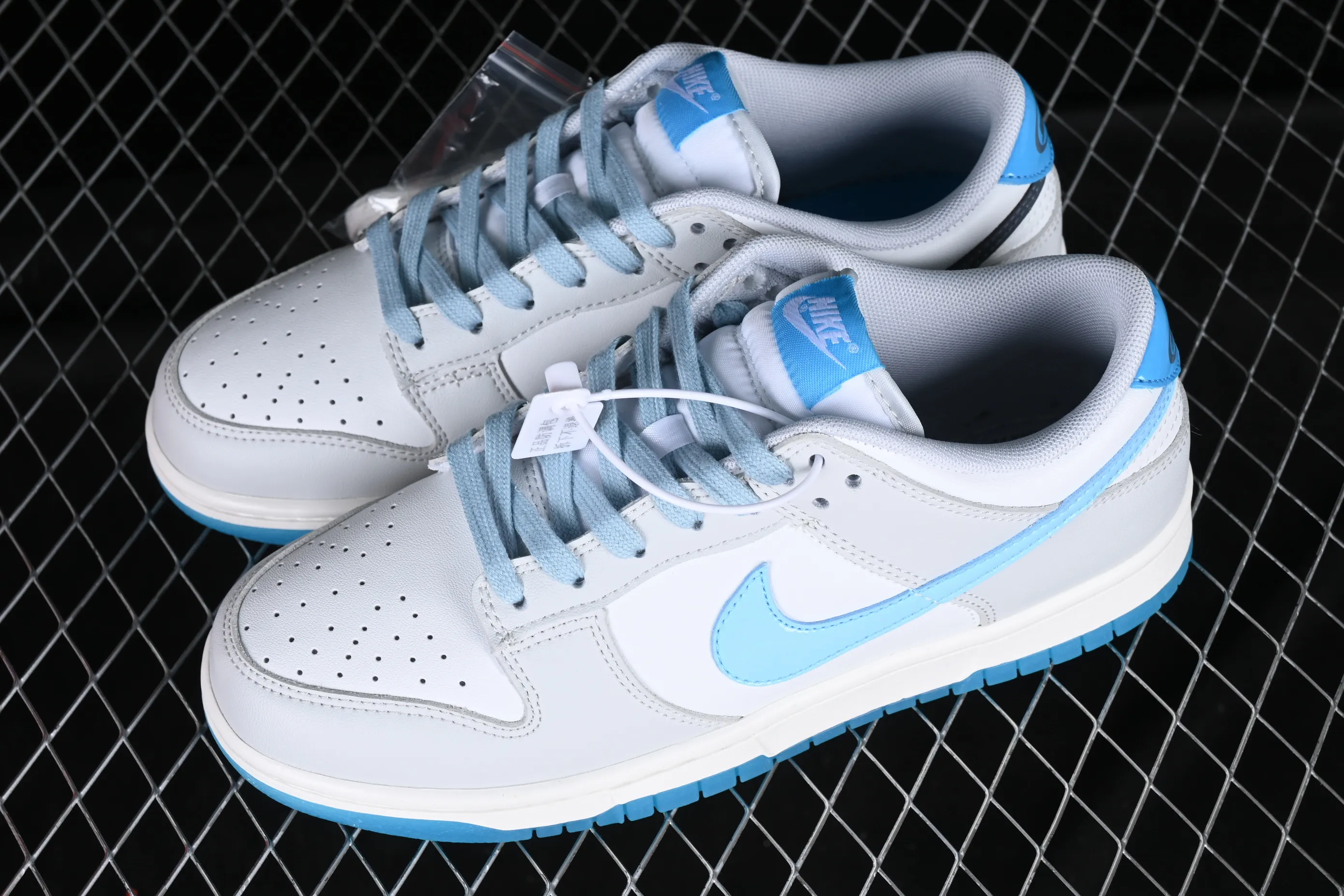 All Categories Nk SB Dunk Series Nk SB Dunk Low Low-top sneakers Cost-effective version Nk SB Dunk Low "520" Valentine's Day limited SB low-top sports and leisure sneakers FN3433-141